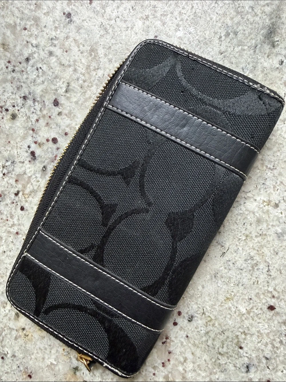 Coach Black Gold Buckle Wallet Y2K Leather Print Zipper Closure Vintage